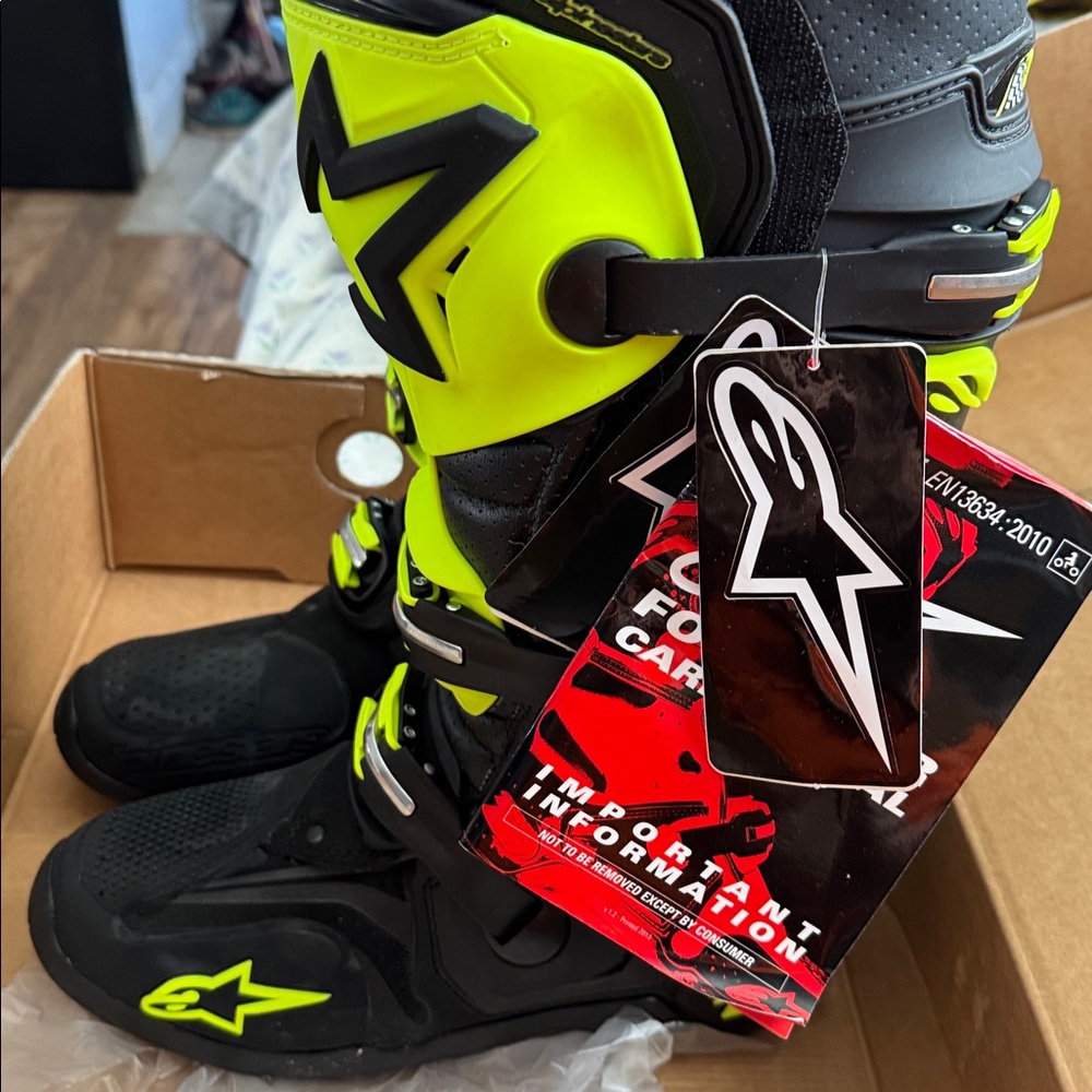 Alpinestars Black and Neon Yellow Racing Boots - Picture 3 of 6